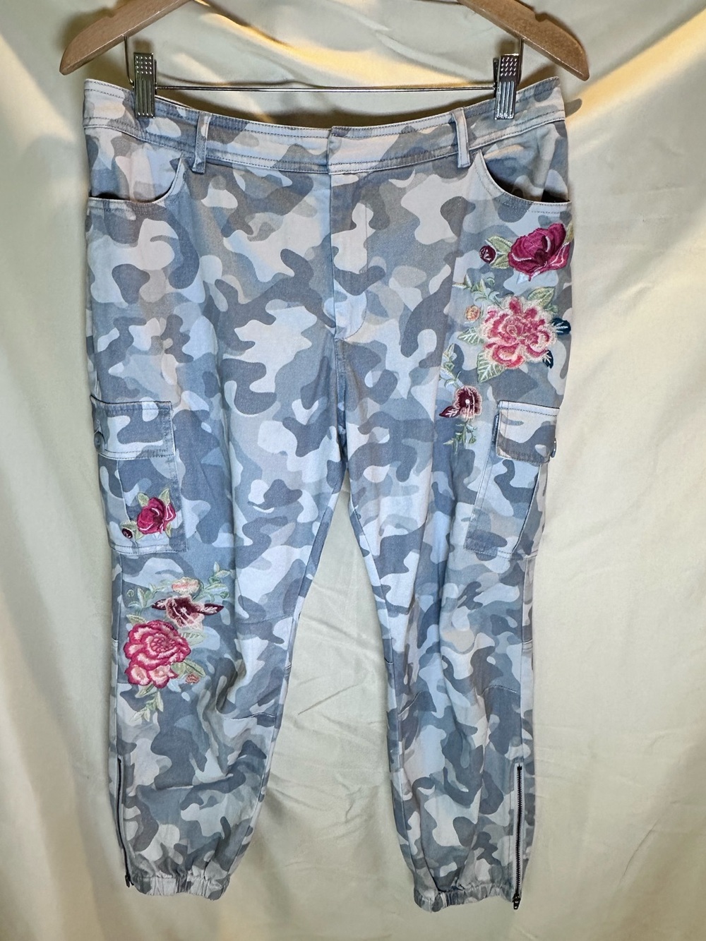 Sundance Gray Camo cargo Jeans with Pink Floral Embroidery and jogger cuff 12p